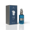 Le Falconé Muharib Hero Extrait de Parfum augstākās kvalitātes produkta prezentācija ar 85 ml pudelīti no zilā stikla, kas atrodas blakus elegantai, teksturētai zilai dāvanu kārbiņai, kurā redzams ikoniskais sudraba Spartas ķiveres dizains.