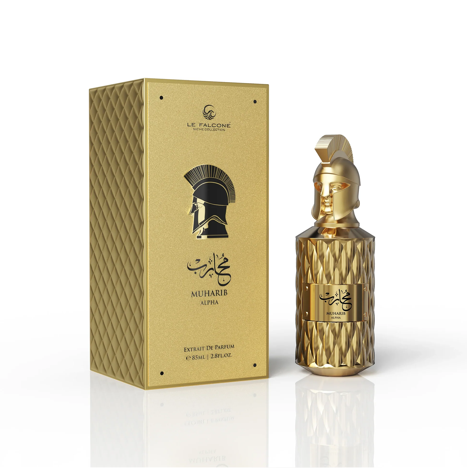 Le Falconé Muharib Alpha Extrait de Parfum augstākās kvalitātes produkta prezentācija, kurā 85 ml flakons ir izvietots blakus elegantai, teksturētai zelta krāsas kārbiņai ar ikonisko Spartas ķiveres dizainu.